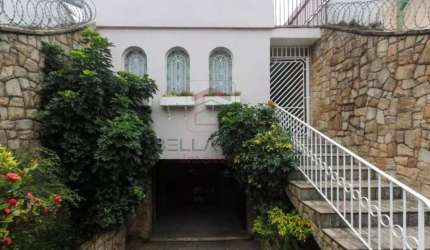 CASA A VENDA COM 225m, COM 3 DORMITÓRIOS 1 SUITE  4 BANHEIROS COM 5 VAGAS DE GARAGEM COBERTA