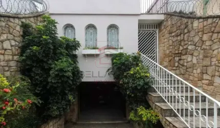 CASA A VENDA COM 225m, COM 3 DORMITÓRIOS 1 SUITE  4 BANHEIROS COM 5 VAGAS DE GARAGEM COBERTA