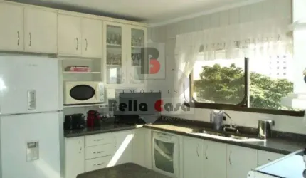 137 m² - 3 dormitórios, 1 suite, 2 vagas de garagem.