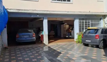 Sobrado amplo na Avenida Paes de Barros