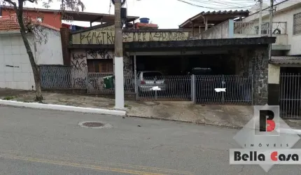 Casa térrea, bem localizada.