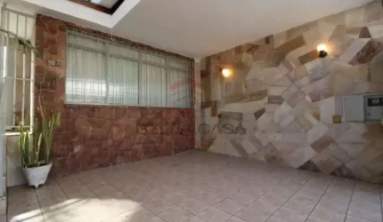 Casa a venda no bairro da Vila Prudente com 3 quartos, quintal e 2 vagas na garagem