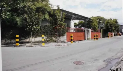 Excelente galpão/ Armazem  para locação no Parque Novo Mundo.