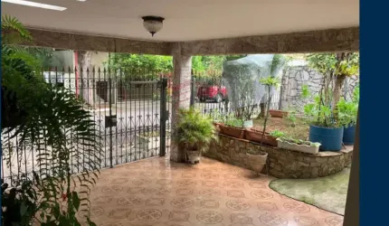Casa com 3 Quartos e 1 banheiro à Venda, 210 m² por R$ 1.250.000