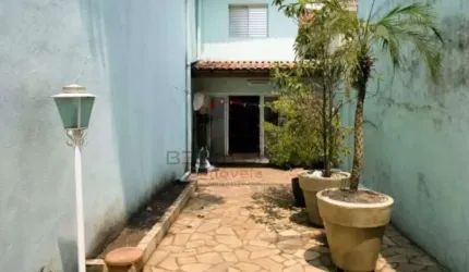 Sobrado a venda Parque da Mooca com 3 quartos e quintal amplo