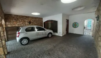 Casa terreá para locação em frente a uma praça bem tranquila e com vigia 24 horas