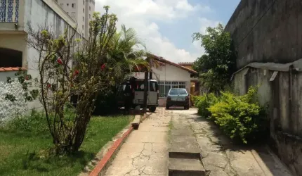 Vende Casa para renda  com 2 moradias no quintal  bairro Santa clara