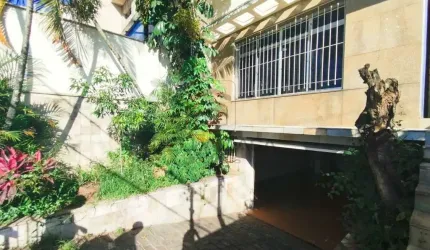 Sobrado no Jardim Avelino, 03 quartos sendo 01 suíte  e garagem para 05 carros