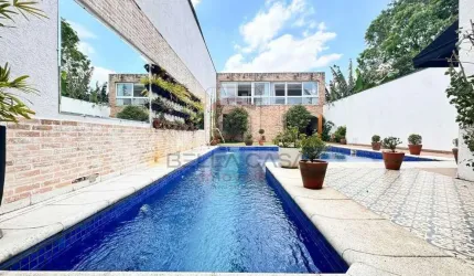 Casa com piscina, espaço gourmet com churrasqueira, 4 suítes, e 4 vagas na Mooca