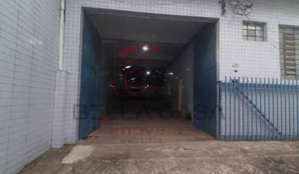 Galpão  600m2    área construída      banheiros   escritórios      vestiário  copacoz