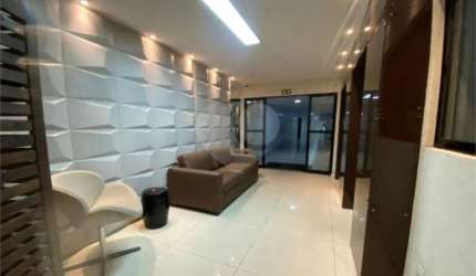 Apartamento com 2 quartos à venda em Farol - AL