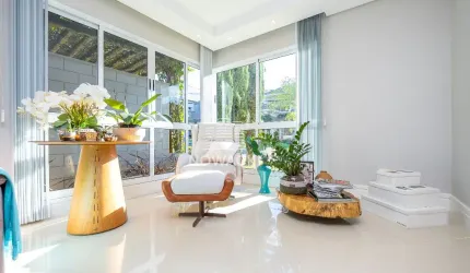 CASA SEMI MOBILIADA EM CONDOMINIO COM 4 DORM E 4 VAGAS EM SANTA FELICIDADE