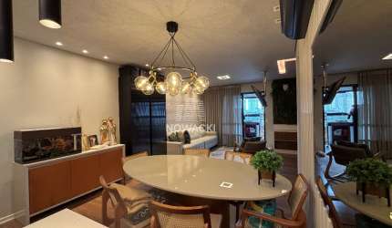 EXCELENTE APARTAMENTO COM 2 QUARTOS E 2 VAGAS NO PORTÃO!