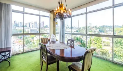 Casa térrea com 4 quartos à venda em Pacaembu - SP