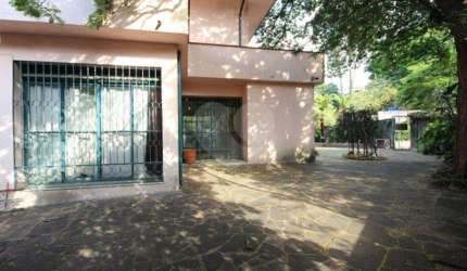 Sobrado com 3 quartos à venda em Pacaembu - SP