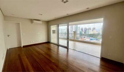Apartamento com 4 quartos para locação em Perdizes - SP