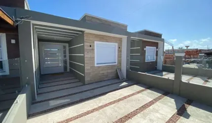 Casa nova com 2 Dormitórios sendo 1 Suíte próximo ao mar em Tramandaí