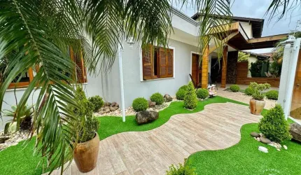 Casa mobiliada com 03 dormitórios e espaço Gourmet ao lado do Fórum Tramandaí/RS