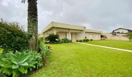 Casa composta por 3 dormitórios em excelente localização em Tramandaí