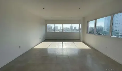 Apartamento imenso de 03 Dormitórios bem no coração do Centro de Tramandaí/RS.