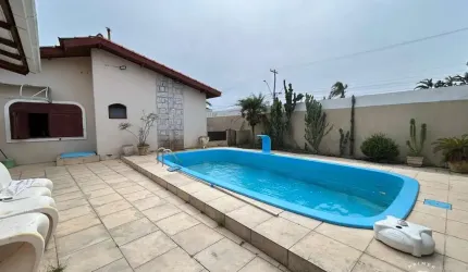 Casa com piscina em Imbé/RS.