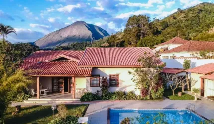 Casa para Venda em Teresópolis, Tijuca, 4 dormitórios, 4 suítes, 2 banheiros, 2 vagas
