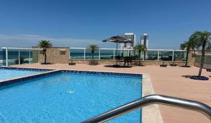 Lindo apt decorado c piscina frente ao mar
