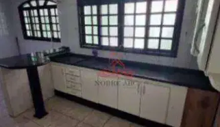 Sobrado com 3 Quartos e 2 banheiros para Alugar, 180 m²