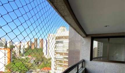 Apartamento à venda de 140 m² no Morumbi  com 3 dormitórios, 3 suites e 2 vagas.