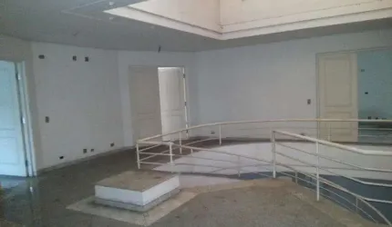 Ponto Comercial e 14 banheiros à Venda