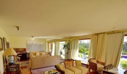 Casa com piscina e quadra de tênis oficial no Jardim Guedala- 4 suites, 8 vagas.