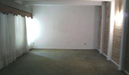 Casa com 390 m², 4 quartos