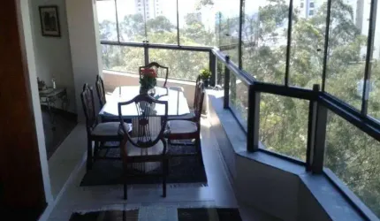 Apartamento à venda de 241 m² no Morumbi com 4 quartos 2 suites e 4 vagas.
