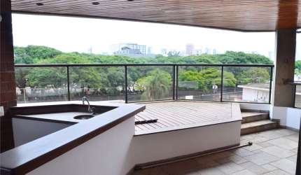 Apartamento para venda e locação em Moema de 238m² com 3 suítes e 3 vagas.