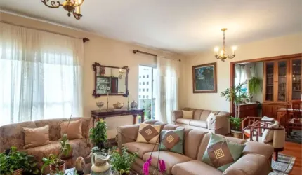 Apartamento de 180 m² no Campo Belo, 4 dormitórios, sendo 1 suíte com varanda em rua arborizada!