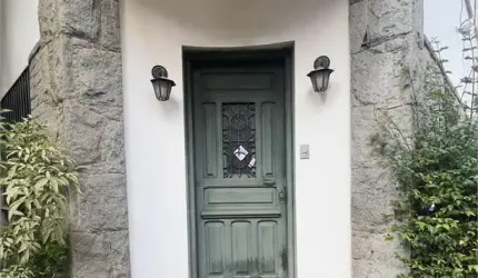 Linda Casa de Vila nos Jardins para reforma!