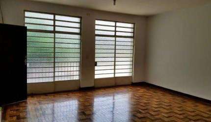 Sobrado com ótima localização, com nove salas, dois salões grandes
