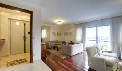 Excelente apartamento com 210m² de área útil com um preço jamais visto!