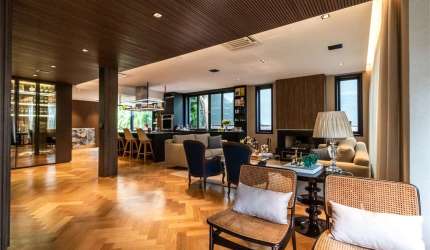 Casa em Estilo Inglês, moderna e sofisticada, excepcional localização, Vende mobiliada.
