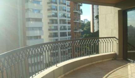 Apartamento para Locação com 4 Suítes.