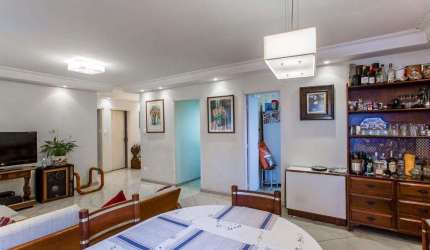 APARTAMENTO NA VILA MARIANA COM 3 DORMITÓRIOS E SUTE. 2 VAGAS DE GARAGEM.
