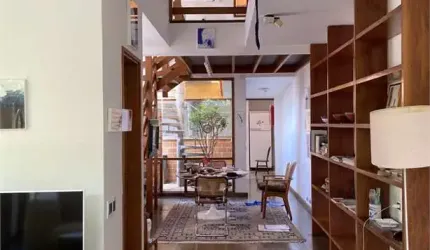 Moderna, reformada, em rua tranquila e arborizada, no coração do Jardim Paulistano