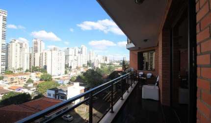 PARA RECEBER OS AMIGOS COM MUITO ESPAÇO: APARTAMENTO EM PERDIZES COM LINDA VISTA PARA PACAEMBU.
