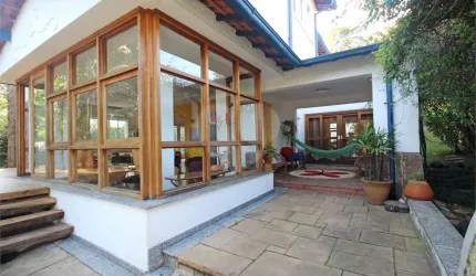 Casa reformada, 4 dormitorios muito verde