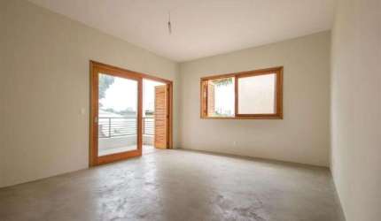 Casa Alto Padrão - Localização Excelente