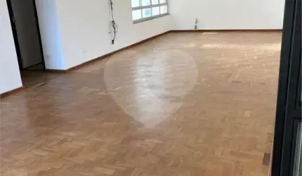 Amplo Apartamento. Localização privilegiada nos Jardins em Andar Alto com Vista, claro e ensolarado. Venha conhecer.