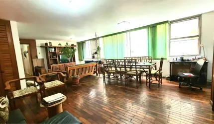Apartamento com 3 dormitórios, 1 suíte, 3 banheiros, living, 2 vagas