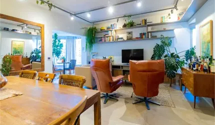 Apartamento reformado em Pinheiros com 117 m² há 900 m da estação Oscar Freire!