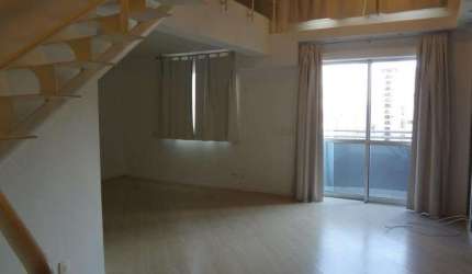 Duplex muito espaçoso com dois dormitorios