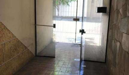 sobrado com loja e entradas independentes, rua de grande movimento pedestres e veiculos,